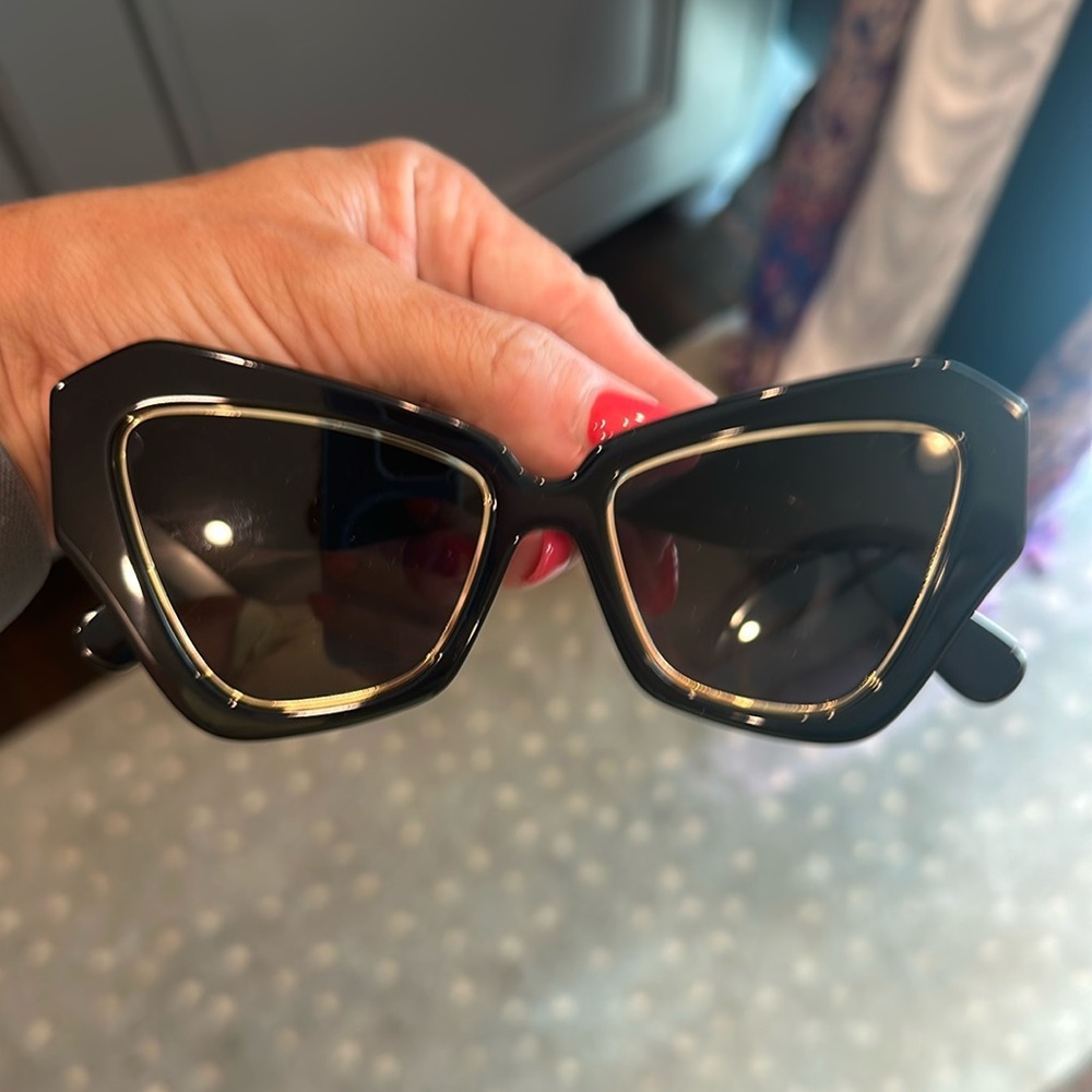 Lele sadoughi Black Cat-Eye Sunglasses - never worn